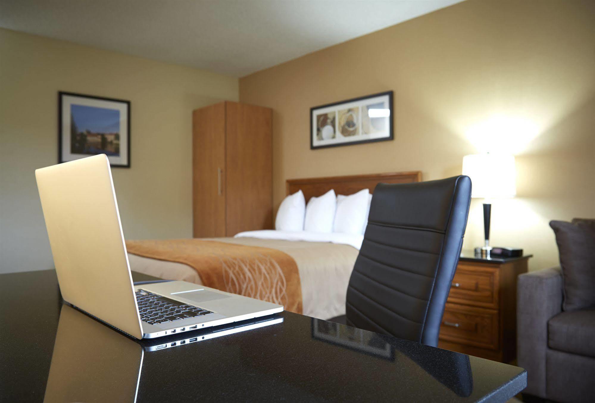 Comfort Inn Pembroke Eksteriør billede